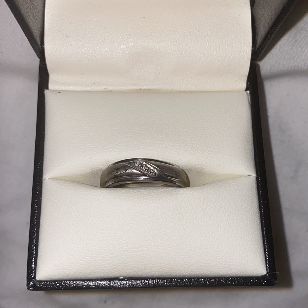 3 Diamond ring - Picture 2 of 4